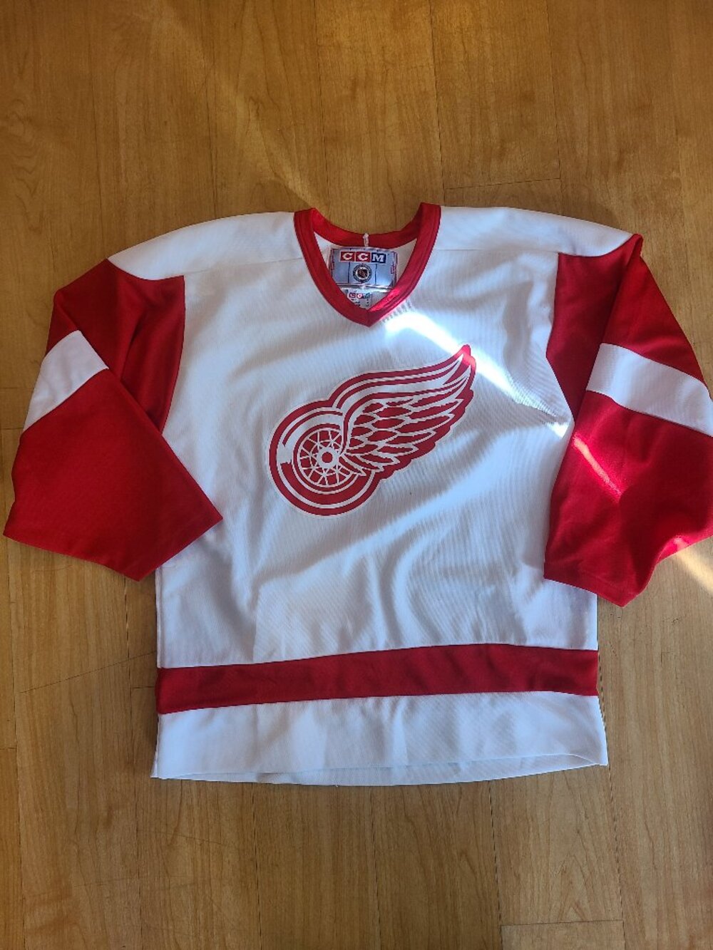 Detroit Red Wings CCM Replica NHL Hockey Jersey Mens Medium Made in Canada